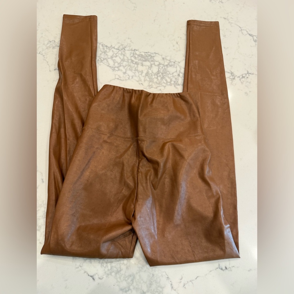 🤎 Aritzia Wilfred Free DARIA Vegan Leather Pants Tan • XS • Icon Status - Picture 8 of 8